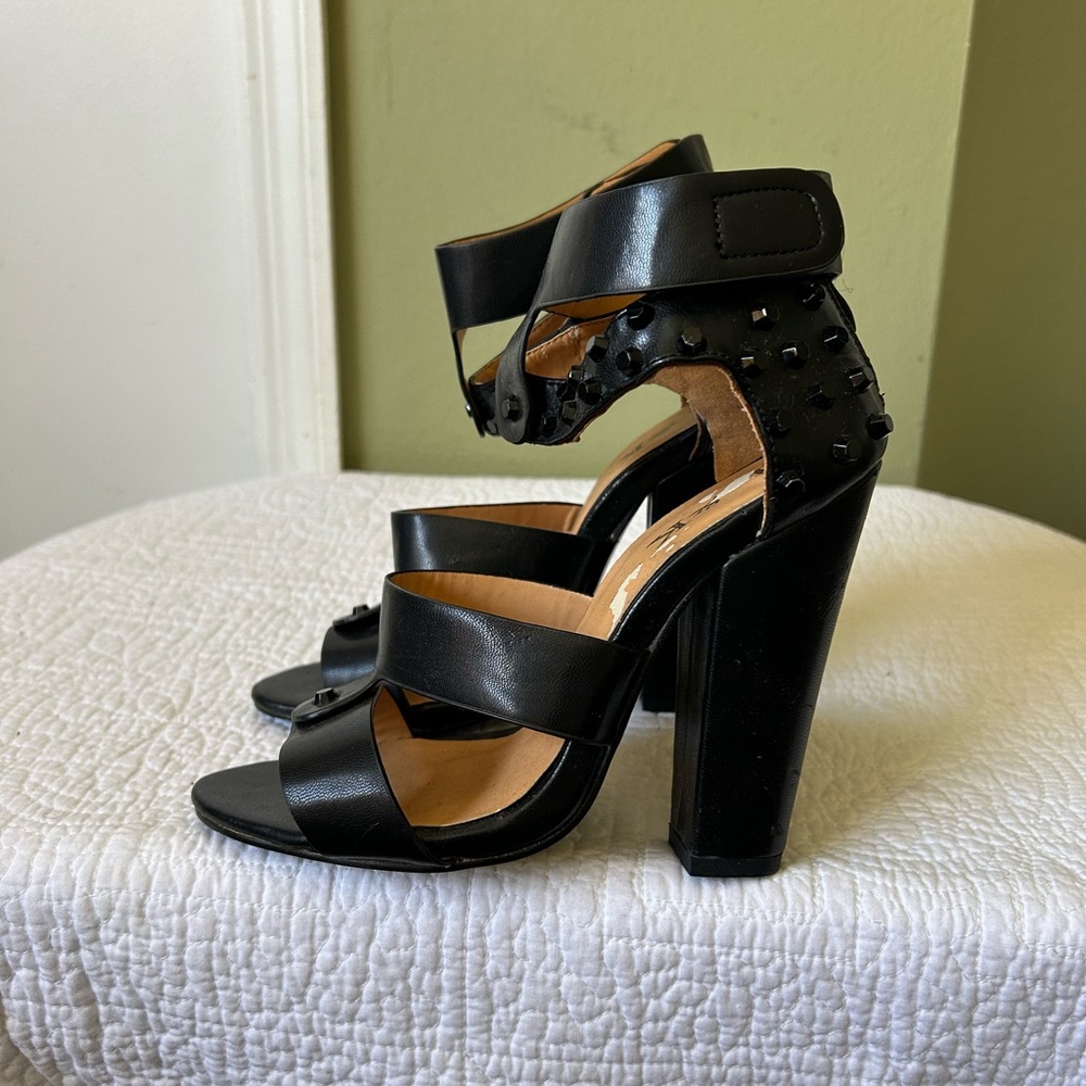 L & K Women’s Black Open Toe Jewel detail Ankle Strap Heels Sz 5.5